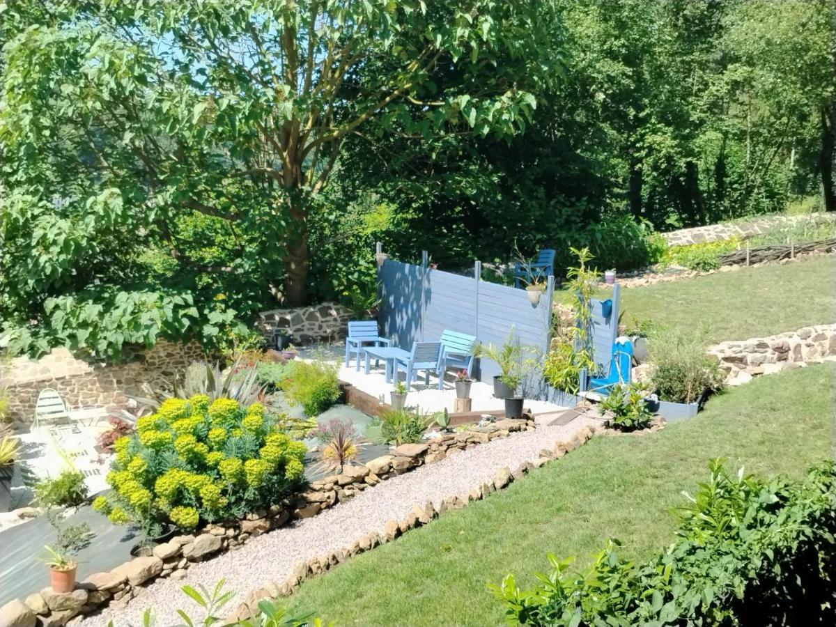 Chambre D'Hote Familiale De La Maison Bleue Lanvallay Exteriör bild